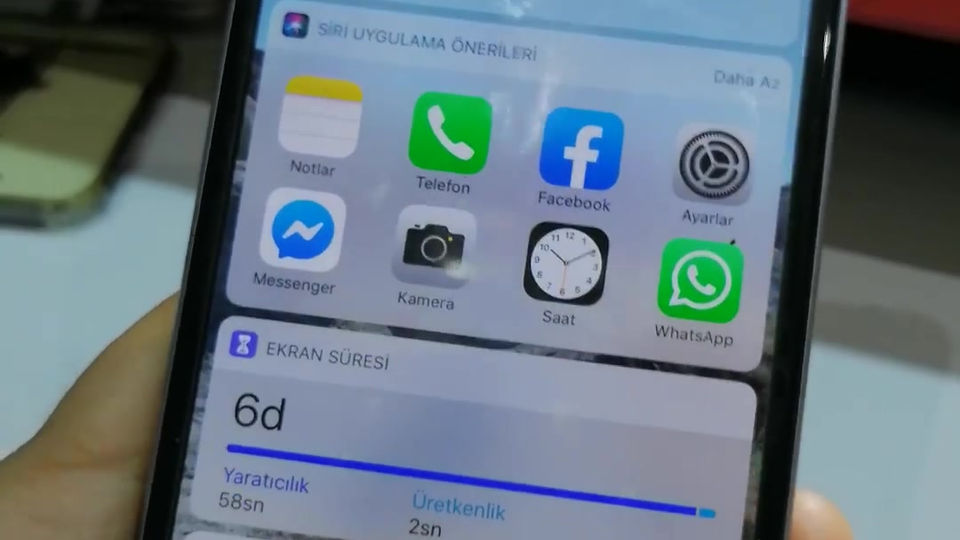 Başka bir ilden gelen İPhone 6 plus bizden önce bakan ustanın gözünden kaçmış. 2 kondansatör arasında lehim kalmış,bizde onu aldık